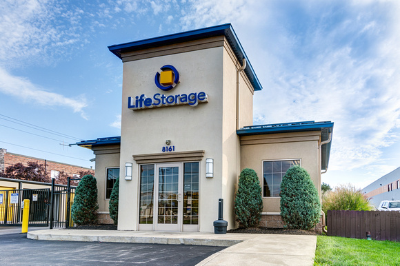 Life Storage - 8161 Main Street Williamsville, NY.